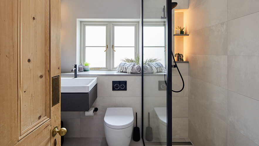 Compact wetroom in Ockham