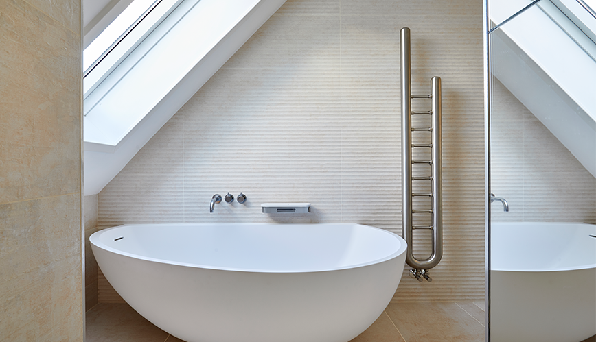 Contemporary penthouse en suite in kingston