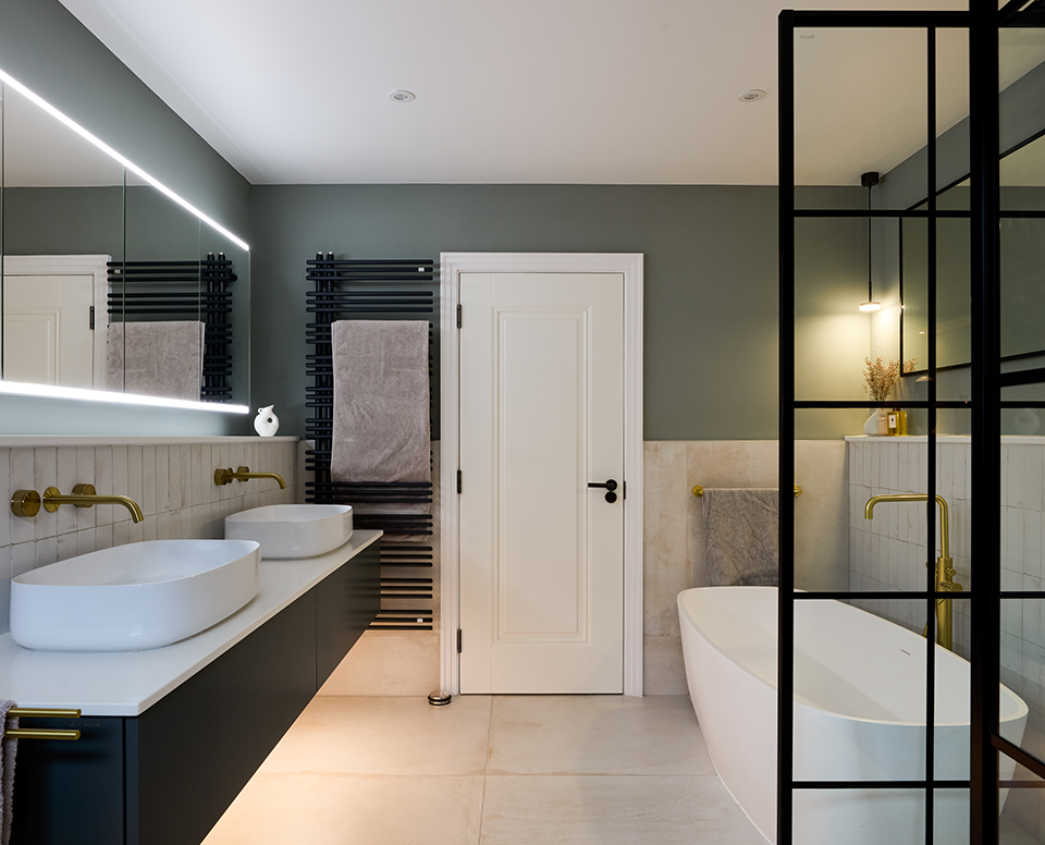 master ensuite Weybridge